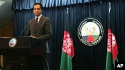 Afghanistan presidential spokesman Aimal Faizi addressing press conference regarding Wardak province, Kabul, Feb. 24, 2013.