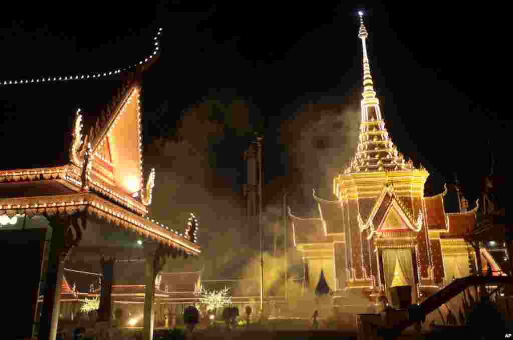 A worker is dwarfed against the crematorium built for the late Cambodian King Norodom Sihanouk ahead of Sihanouk's funeral, January 31, 2013, in Phnom Penh, Cambodia.
