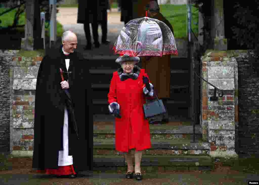 Britain's Queen Elizabeth leaves after attending the Christmas Day service at church in Sandringham, eastern England, Dec. 25, 2015. 