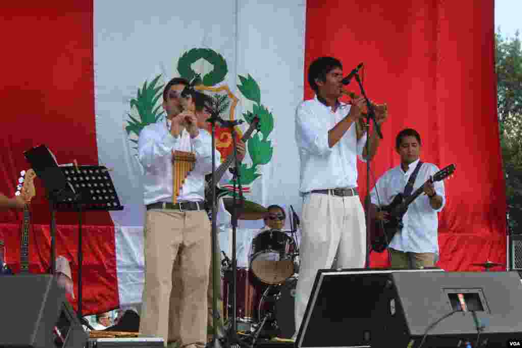La comunidad peruana en Estados Unidos celebra el Día de la Independencia con diferentes eventos como el realizado en Springfield, Virginia.