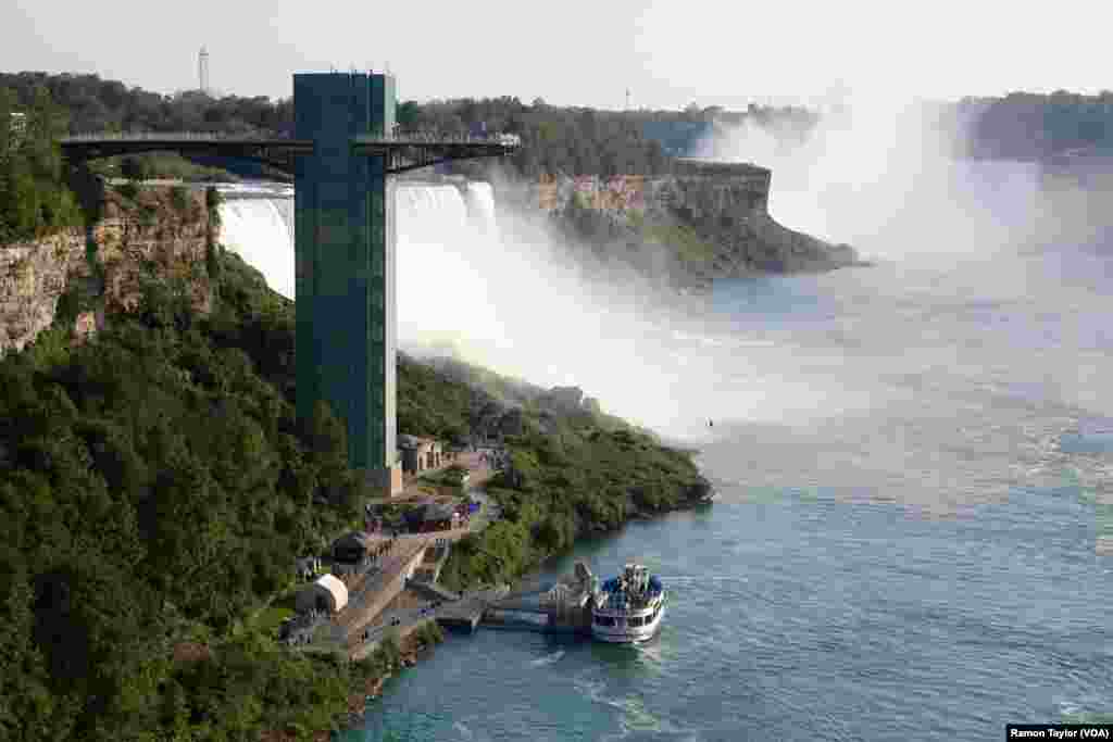 The Niagara Falls, New York observation tower provides a stunning view of the American, Bridal and Horseshoe Falls above the Niagara Gorge. (R. Taylor/VOA)