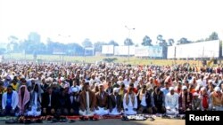 Ethiopian Muslims attend prayers during Eid al-Fitr, Addis Ababa Aug. 8, 2013.