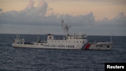 중국 해양경찰선 2146호가 센카쿠 열도 해역에서 항해하고있다.