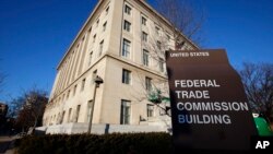 La FTC afirma que no se quedará cruzada de brazos mientras los estafadores defraudan a los consumidores e impiden que las entidades legítimas obtengan el apoyo que tanto necesitan.