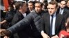 Tổng thống Pháp sa thải vệ sĩ đánh người biểu tình