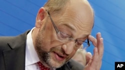Ketua partai dan kandidat teratas Partai Sosial Demokrat Jerman, Martin Schulz, memberikan pidato di markas partai tersebut di Berlin, setelah TPS untuk pemilihan parlemen telah ditutup, 24 September 2017.(AP Photo/Gero Breloer).