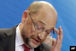 ປະທານພັກ ແລະ ຜູ້ສະໝັກສູງສຸດ ທ່ານ Martin Schulz ກ່າວຄຳປາໄສຕໍ່ບັນດາຜູ້ສະໜັບສະໜູນທ່ານ ຢູ່ທີ່ສຳນັກງານໃຫຍ່ ຂອງພັກປະຊາທິປະໄຕ ສັງຄົມ ໃນນະຄອນເບີລິນ ຂອງເຢຍຣະມັນ, ວັນທີ 24 ກັນຍາ 2017, ຫຼັງຈາກໜ່ວຍການເລືອກຕັ້ງສະມາຊິກສະພາ ຂອງເຢຍຣະມັນ ໄດ້ປິດລົງ.