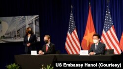 Lễ ký thỏa thuận về địa điểm đại sứ quán mới hôm 25/8.