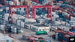 中國港口的貨櫃箱。 (資料照片)