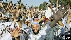 Thousands of supporters of Islamic parties rallied in Pakistan against any attempts to change the country's blasphemy laws, Karachi, 24 Dec 2010