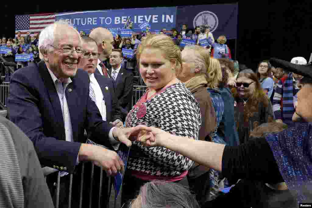 U.S. Democratic presidential candidate and U.S. Senator Bernie Sanders greets audience members at a campaign rally in Norfolk, Virginia Feb. 23, 2016. 