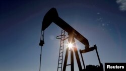 ARCHIVO: Un pozo de petróleo en la cuenca del Permian en el Condado de Loving, Texas, EE. UU., 22 de noviembre de 2019. REUTERS / Angus Mordant 