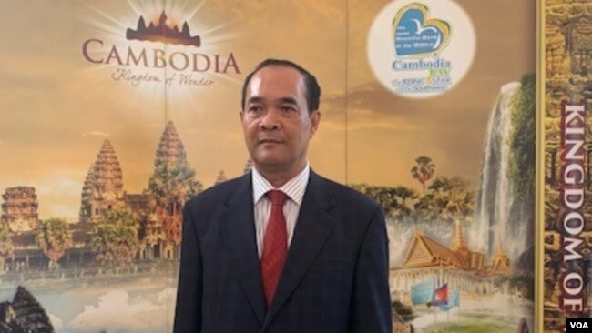 លោក ជុំ សុន្ទរី ឯកអគ្គរាជទូតកម្ពុជាប្រចាំប្រទេសអាមេរិក នៅឯវេទិកាការទូតនៃប្រទេសតំបន់ទន្លេមេគង្គដែលរៀបចំដោយមជ្ឈមណ្ឌល Meridian អន្តរជាតិនៅរដ្ឋធានីវ៉ាស៊ីនតោន កាលពីដើមខែមិថុនាឆ្នាំ២០១៩។ (សុខ ខេមរា/VOA)