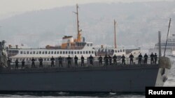 Mürettebatı sokakta saldırıya uğrayan USS Ross savaş gemisi, perşembe günü İstanbul'dan ayrılırken