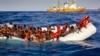 이탈리아 해군, 지난해 700 명 사망 침몰 난민선 인양
