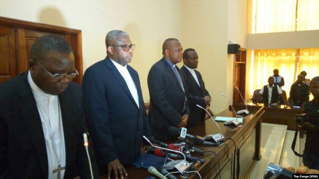 Les évêques de la Cenco (Conférence épiscopale nationale du Congo) lors d'un point de presse à Kinshasa, 11 janvier 2017. (Top Congo/VOA)