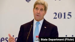 Ngoại trưởng Hoa Kỳ John Kerry trong buổi họp báo tại Bộ Ngoại giao Tunisia ngày 13/11/2015.