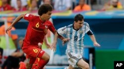 Argentina's Lionel Messi controls the ball past Belgium's Axel Witsel during the World Cup quarterfinal soccer match between Argentina and Belgium at the Estadio Nacional in Brasilia, Brazil, Saturday, July 5, 2014. (AP Photo/Eraldo Peres)