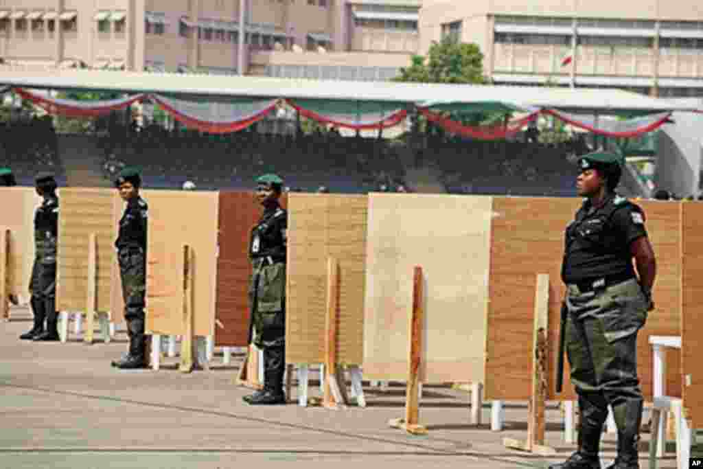 Police women stand in front of voting centres ahead of the presidential primaries of the ruling People Democratic Party in Abuja, 13 Jan 2011.