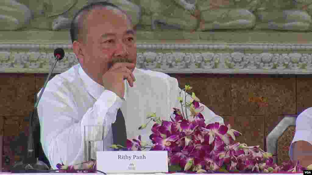 Rithy Panh, Cambodian co-producer of &ldquo;First They Killed My Father&rdquo; is seen at a press conference about the movie&#39;s premiere in Siem Reap province, Cambodia, February 18, 2017. (Neou Vannarin/VOA Khmer)