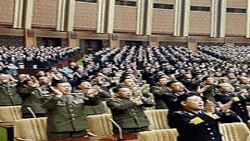 김정일 체제를 찬양하는 북한의 군 지휘관들 (자료사진)