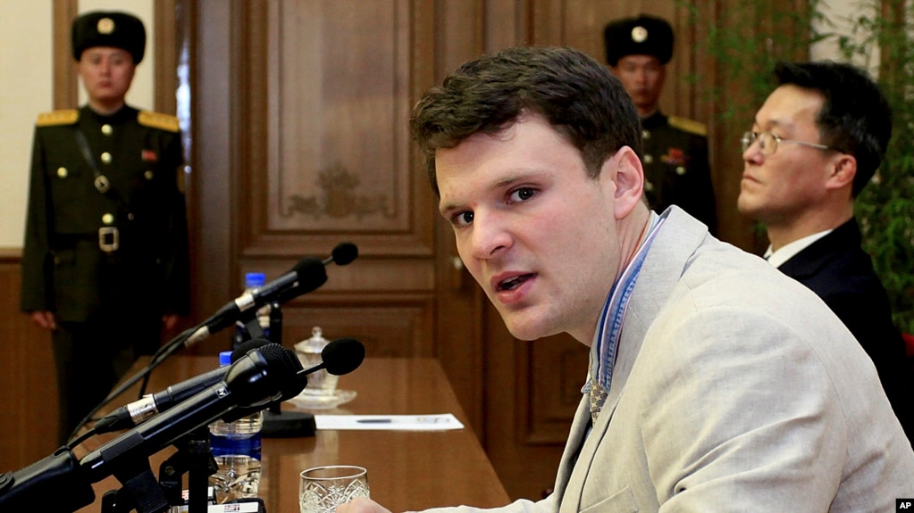 Tư liệu - Trong bức hình ngày 29 tháng 2, 2016, sinh viên Mỹ Otto Warmbier phát biểu khi được Bắc Triều Tiên đưa ra nói chuyện với bao giới ở Bình Nhưỡng, Bắc Triều Tiên.