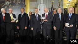 Los cuatro astronautas estadounidenses fueron condecorados en el Capitolio.
