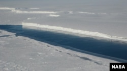 This photo shows the ice front of Venable Ice Shelf, West Antarctica, in October 2008. (NASA/JPL-Caltech/UC Irvine) 