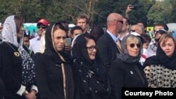 PM Selandia Baru Jacinda Ardern menghadiri peringatan satu minggu serangan terhadap masjid di Christchurch, Jumat 22/3 (Foto: Courtesy).