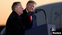 Tổng thống Donald Trump và Thượng nghị sĩ Lindsey Graham trong một sự kiện cuối năm 2018.