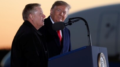 Tổng thống Donald Trump và Thượng nghị sĩ Lindsey Graham trong một sự kiện cuối năm 2018.