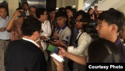 Kay Kimsong, the editor-in-chief of the Phnom Penh Post, who was fired May 7, 2018, talks to reporters in Phnom Penh, Cambodia. (Photo courtesy of Alessandro Marazzi Sassoon)