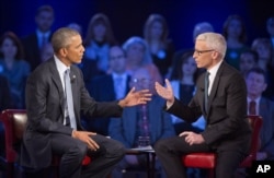 President Barack Obama, left, speaks during a CNN televised town-hall meeting hosted by Anderson Cooper, right, at George Mason University in Fairfax, Va., Jan. 7, 2016.