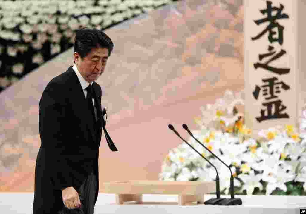 Japan&#39;s Prime Minister Shinzo Abe attends the national memorial service for the victims of the March 11, 2011 earthquake and tsunami, in Tokyo, March 11, 2015.
