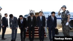 南韓總統特使一行2018年9月5日離開首爾郊區前往平壤訪問（韓通社）