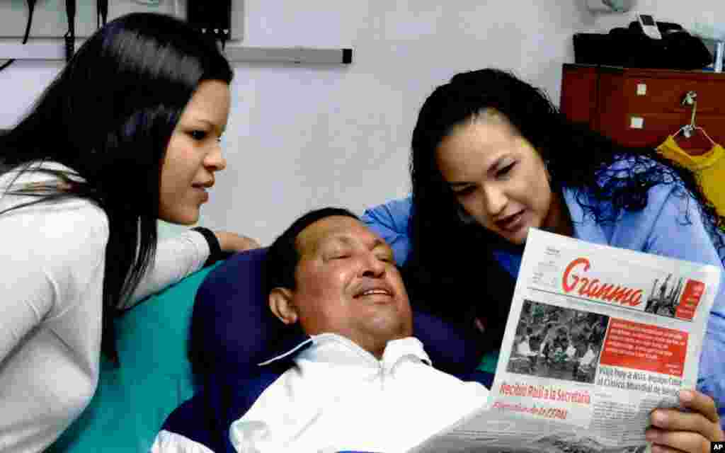 Hugo Chávez tiene dificultad para hablar debido a la cánula traqueal que usa para respirar.