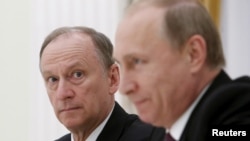 俄羅斯聯邦安全會議秘書帕特魯舍夫（左）與俄羅斯總統普京（右）（資料照2015年）