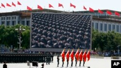 지난해 9월 중국 베이징에서 열린 전승절 70주년 기념 열병식 행사에서 군인들이 행진하고 있다. (자료사진)