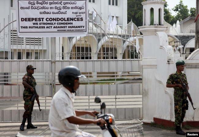 Soldiers stand guard outside the Grand Mosque, days after a string of suicide bomb attacks on churches and luxury hotels across the island on Easter, in Negombo, Sri Lanka, April 26, 2019.