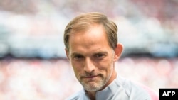 Thomas Tuchel regarde avant le match entre le Bayern Munich contre le PSG, le 21 juillet 2018.