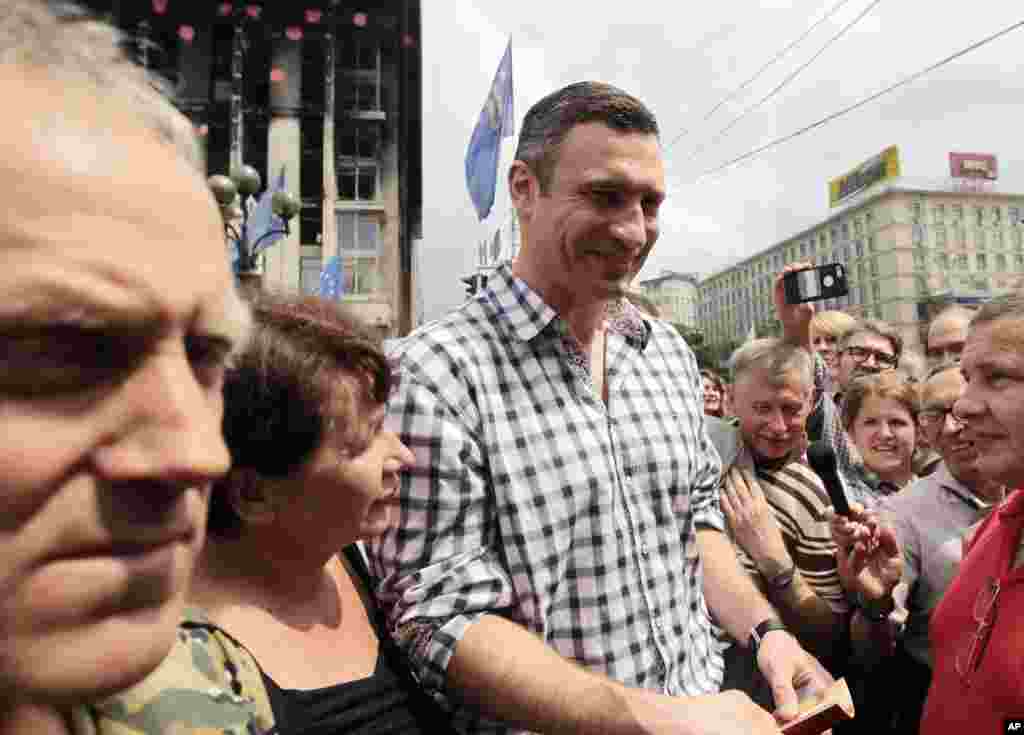 Newly-elected mayor of Kyiv, Vitali Klitschko, chairman of the Ukrainian party Udar (Punch), and the former world heavyweight boxing champion, attends a rally in Independence Square in Kyiv, Ukraine, June 1, 2014.&nbsp;