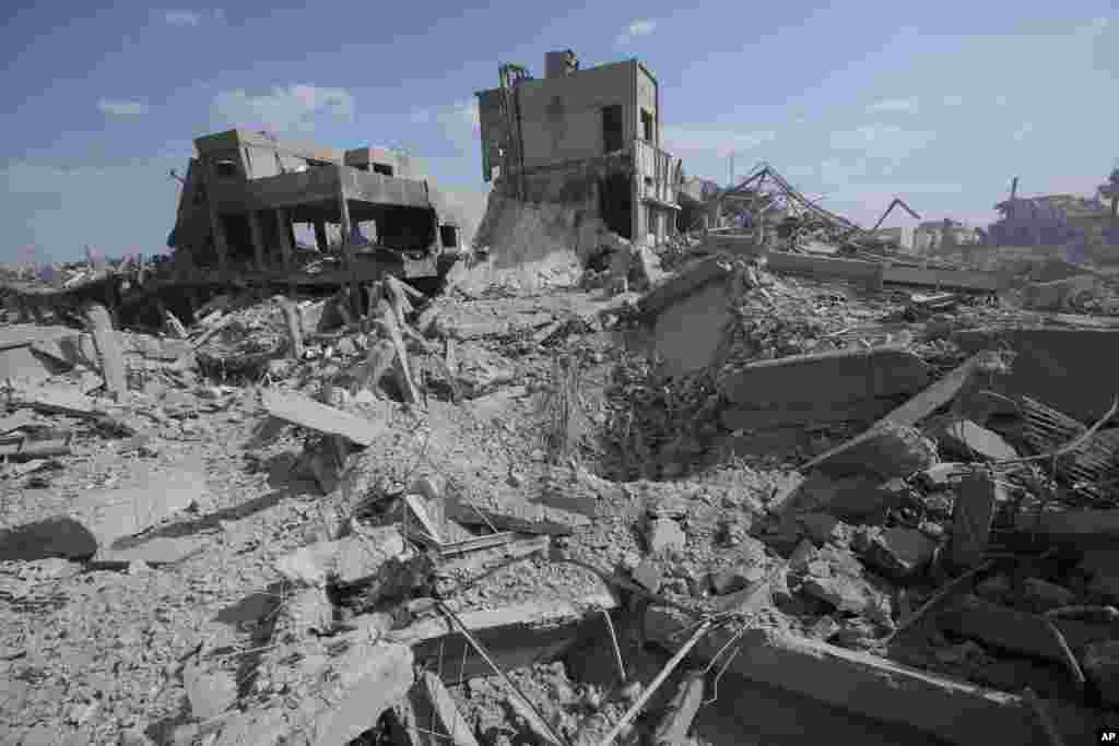 Toàn cảnh những thiệt hại của Trung tâm Nghiên cứu Khoa học Syria, bị tấn công bởi các cuộc không kích của liên quân Mỹ, Anh và Pháp tại Barzeh, gần thủ đô Damascus, Syria, ngày 14 tháng 4 năm 2018.