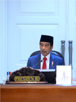 Presiden Jokowi dalam Sidang Kabinet di Istana Kepresidenan, Jakarta, Rabu (17/11) menginstruksikan jajarannya untuk mewaspadai risiko pelemahan ekonomi global yang diyakini akan berlanjut di 2022. (Foto: Courtesy/Biro Setpres)