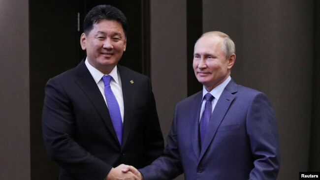 俄罗斯总统普京在索契会见到访的蒙古总理呼日勒苏赫。 （2019年12月5日）