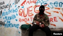 尼加拉瓜一位抗议者2018年7月16日参加在反政府示威中丧生的同伴的葬礼