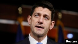 Chủ tịch Hạ viện Paul Ryan tại một buổi họp báo sau cuộc gặp với ứng cử viên tổng thống Đảng Cộng hòa Donald Trump ở Washington, ngày 12 tháng 5 năm 2016. 