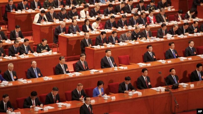 中国总理李克强在周二召开的人大会议上做政府工作报告