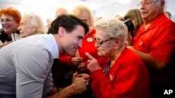El líder liberal Justin Trudeau en campaña en la Legión Real Canadiense en Greenfield Park, en Montreal, el miércoles.