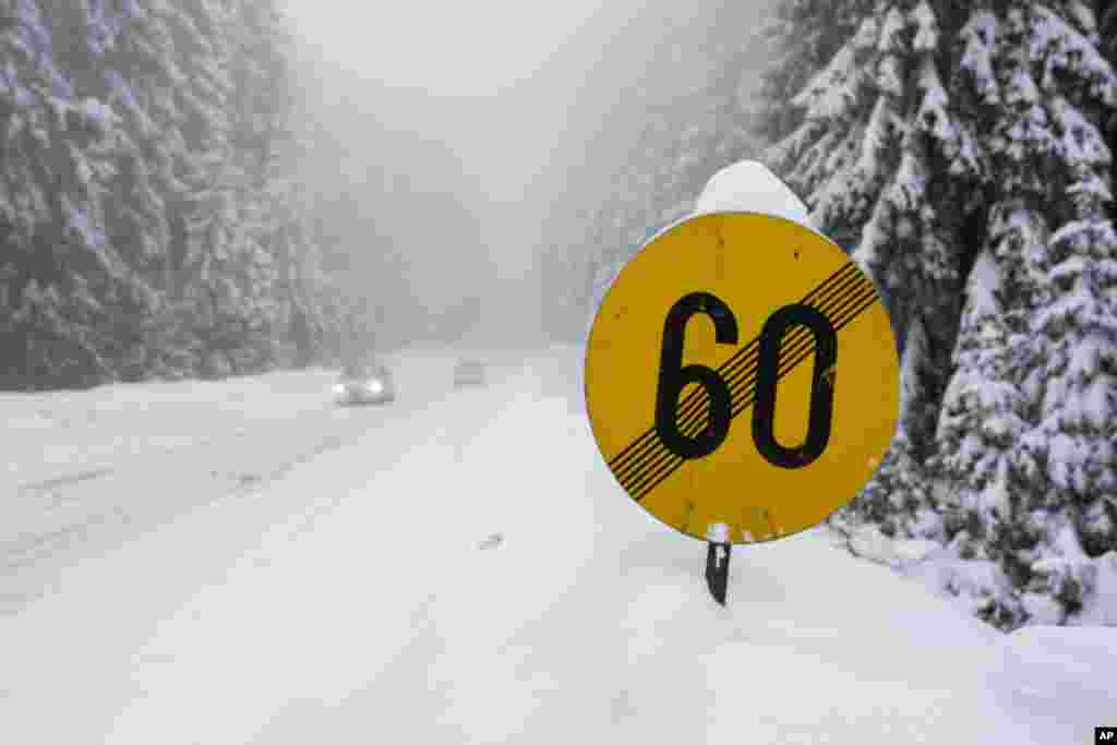 Cars drive on a snow-overed road on Mt. Romania, 30 kms east of Sarajevo. Heavy snowfall has caused transport problems and electricity supply breakdown in most of Bosnia and Herzegovina.