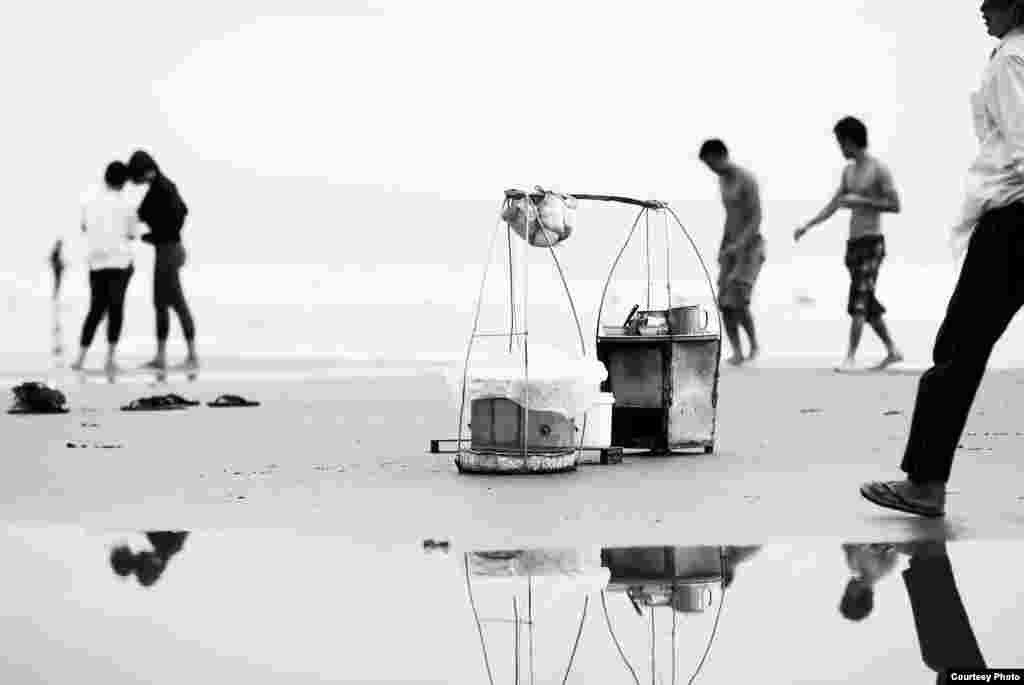 Daily activities on the Back beach, Vungtau, Vietnam, Mar. 9, 2013. (Photo by Cao Hung Lynh/Vietnam/VOA reader)